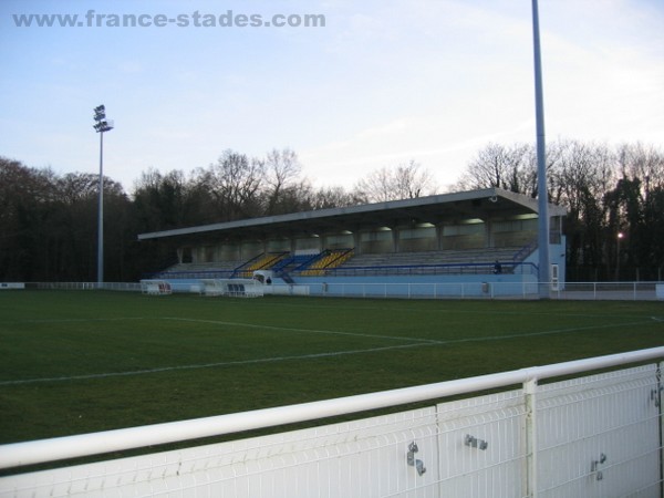 Stade Paul Cosnys stadium image